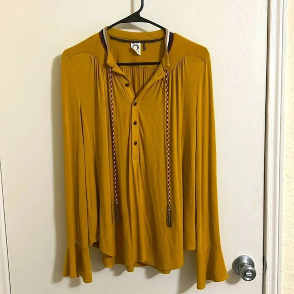 Anthropologie Akemi & Kin Goldie blouse womens gold tassel - Picture 4 of 5